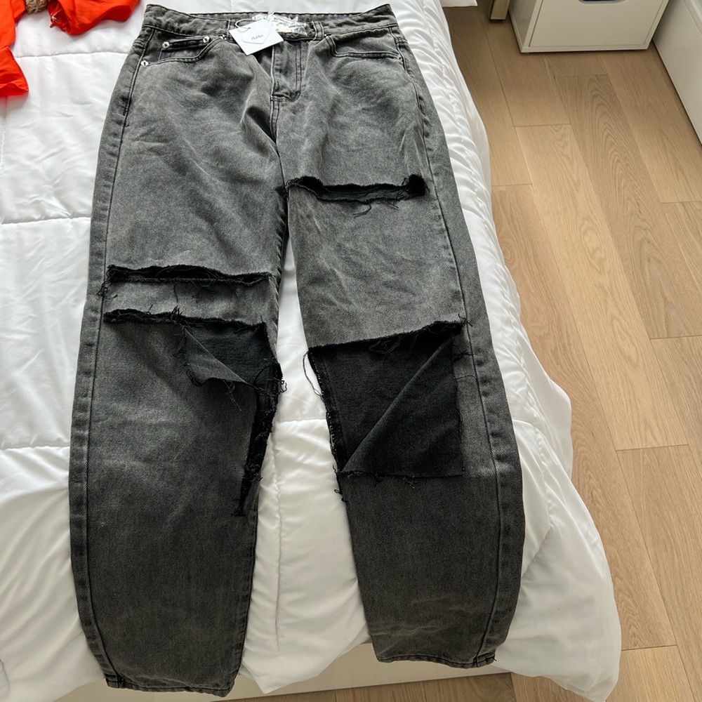 adika ripped jeans